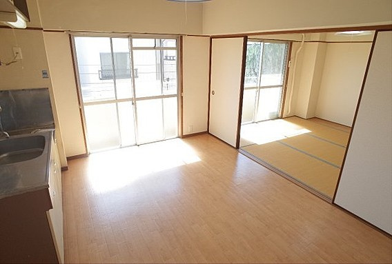 ハイツタケシの居間・リビング