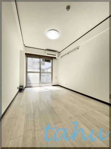 ローヤルガーデンの居間・リビング