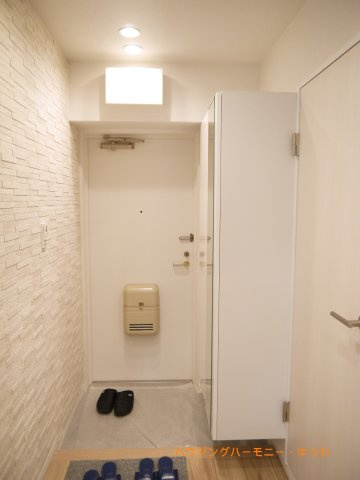 【玄関】 | 東池袋ハイツ弐番館 | 帰り着くたびに洗練されたテイストの空間に迎えられ誇りと喜びを感じる玄関まわりです。