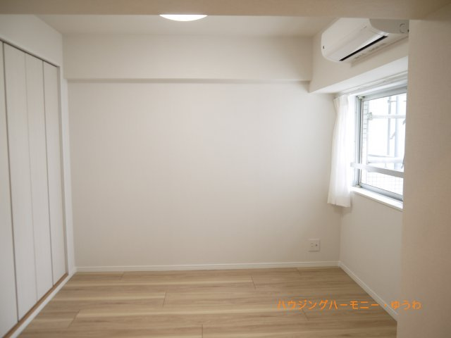 【洋室】 | 東池袋ハイツ弐番館 | 窓をあけると通り抜ける風。清々しく心地よいそよ風が、この空間を涼やかに。