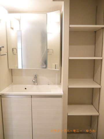 【独立洗面台】 | 東池袋ハイツ弐番館 | ご家族の1日が始まり、1日の終わりを締めくくる洗面空間。