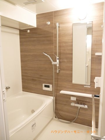 【浴室】 | 東池袋ハイツ弐番館 | 一日の疲れが癒される優雅な時間を堪能できるゆとりあるバスルームです。