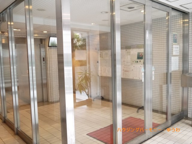 【その他共用部分】 | 東池袋ハイツ弐番館 | 清潔感と歓迎感があるエントランスホールとなります。