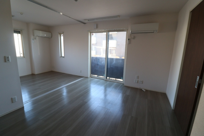 Forest Ａの居間・リビング|リビング全景（エアコン付）