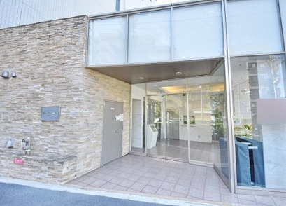 ルクレ高野台レジデンスのエントランス