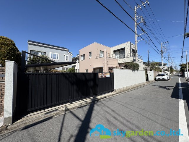 藤沢市鵠沼松が岡4丁目　中古戸建の前面道路含む現地写真|ゆったりとした閑静な住宅地