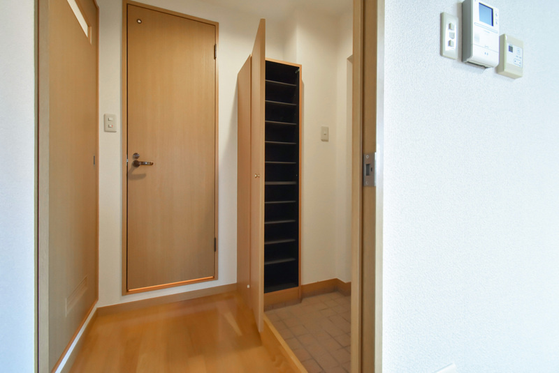 久留米市宮ノ陣４丁目のアパートの玄関|明るい玄関です