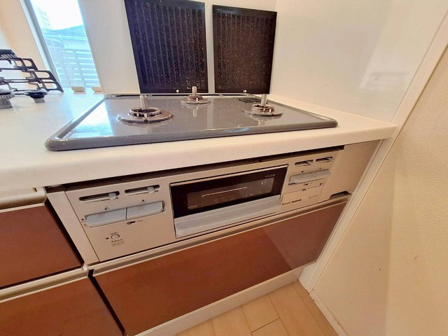 ｈｅｒｅｕｘ ｈｅｕｒｅ(ｳﾙｳｰﾙ)のキッチン|★グリル付き3口システムガスキッチン★