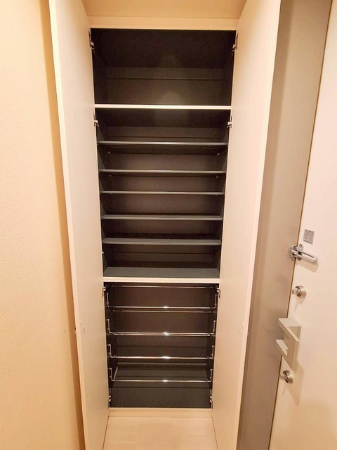 ｈｅｒｅｕｘ ｈｅｕｒｅ(ｳﾙｳｰﾙ)の玄関|★玄関収納★