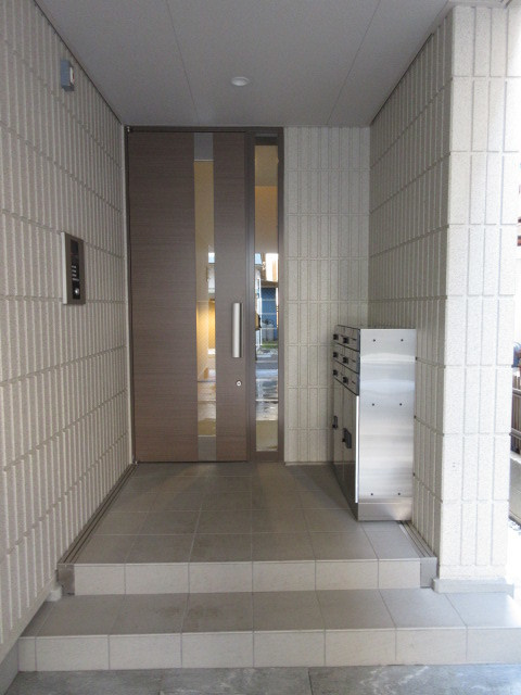 NSメゾン横浜のエントランス