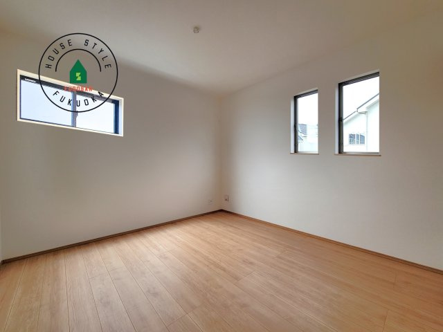 糸島市板持2丁目第1-2棟（A号棟）の内観：施工例|穏やかな光が差し込む室内には、穏やかな時間が流れます。