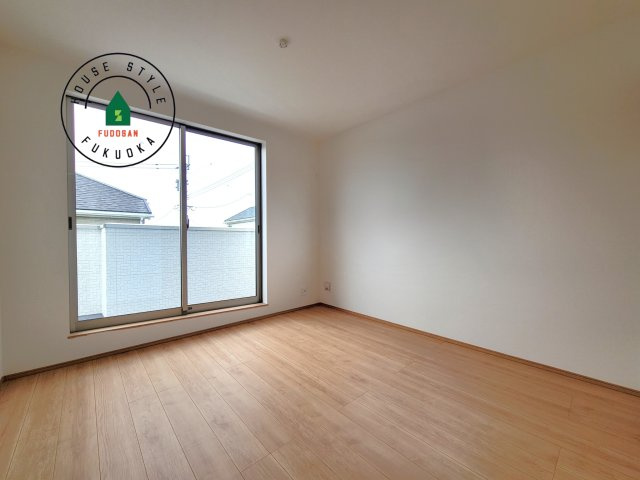 糸島市板持2丁目第1-2棟（B号棟）の内観：施工例|主寝室には収納力に優れたクローゼットがありますので、お部屋もすっきり片付きます。