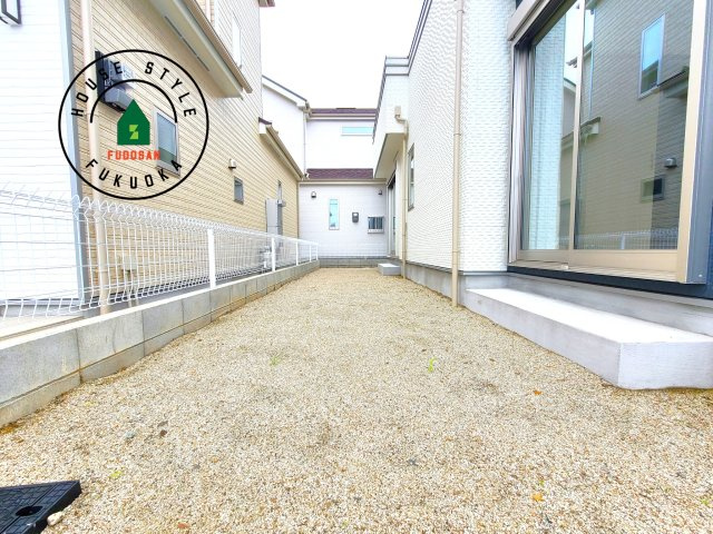 糸島市板持2丁目第1-2棟（B号棟）の庭|お庭で自由な時間を過ごせます。