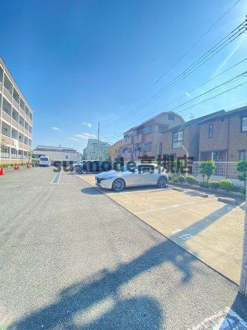 リヴェール城西の駐車場