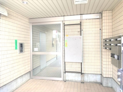 【エントランス】 | エステート西山 | 清潔なエントランスです