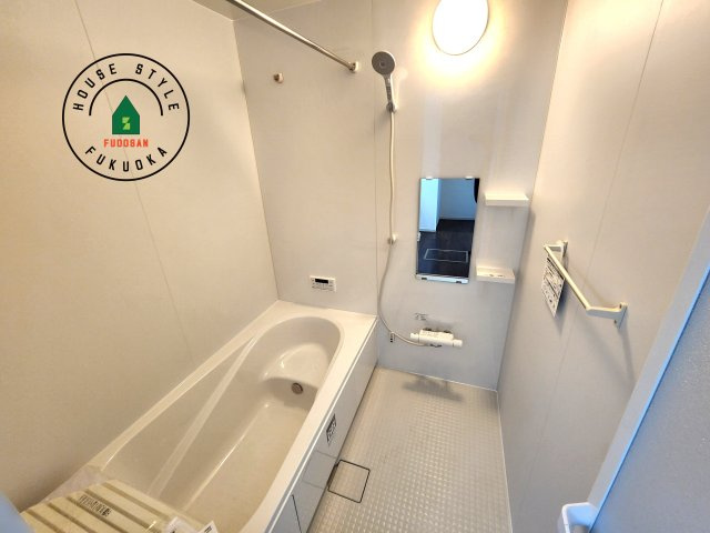 福岡市東区三苫2丁目第7-2棟(3号棟)の浴室|1日の疲れを癒してくれる広々バスルーム。雨の日のお洗濯にも大活躍な浴室乾燥機付です！