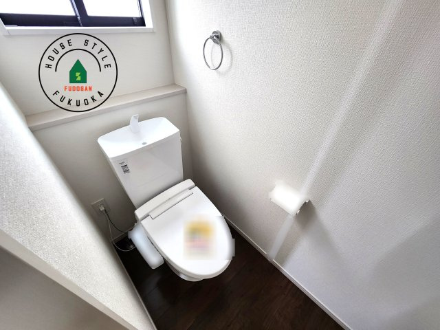 福岡市東区三苫2丁目第7-2棟(3号棟)のトイレ|温水洗浄便座を完備しております。2ヶ所にトイレがあるのは朝の慌ただしい時間も安心です。