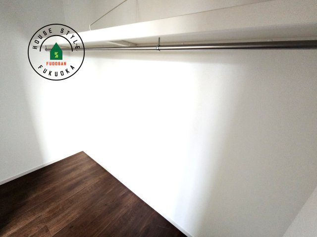 福岡市東区三苫2丁目第7-2棟(3号棟)の収納|洋服や大きな荷物が多い方や人数の多いご家族などは、一般的なクローゼットよりもウォークインクローゼットのほうが使い勝手が良いです。