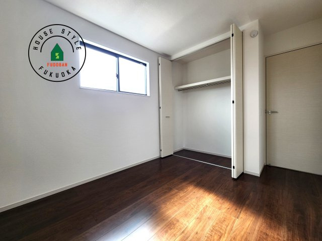 福岡市東区三苫2丁目第7-2棟(3号棟)の子供部屋|柔らかい陽光が差し込む明るいお部屋を演出する設計。彩光の取れる窓が気持ちの良いお部屋を創り上げます。