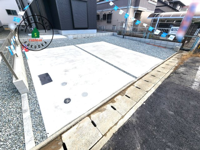 福岡市東区三苫2丁目第7-2棟(3号棟)の駐車場|広々した駐車場になります。3台並列駐車となります。