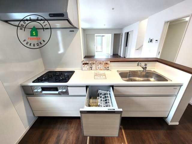 福岡市東区三苫2丁目第7-2棟(3号棟)のキッチン|キッチン。グリル・食器洗い乾燥機・浄水器も完備。