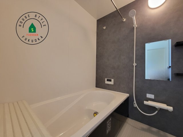 春日市弥生2丁目第1-2棟(4号棟)の内観：施工例|1日の疲れを癒してくれる広々バスルーム。雨の日のお洗濯にも大活躍な浴室乾燥機付です！