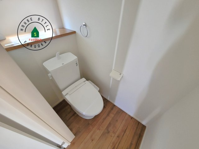 春日市弥生2丁目第1-2棟(4号棟)の内観：施工例|温水洗浄便座を完備しております。2ヶ所にトイレがあるのは朝の慌ただしい時間も安心です。