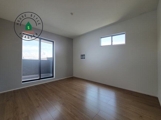 春日市弥生2丁目第1-2棟(4号棟)の内観：施工例|主寝室には収納力に優れたクローゼットがありますので、お部屋もすっきり片付きます。