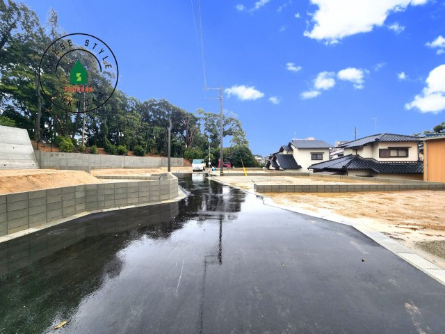 春日市弥生2丁目第1-2棟(4号棟)の前面道路含む現地写真|見学の時間などお気軽にお問い合わせ下さい。