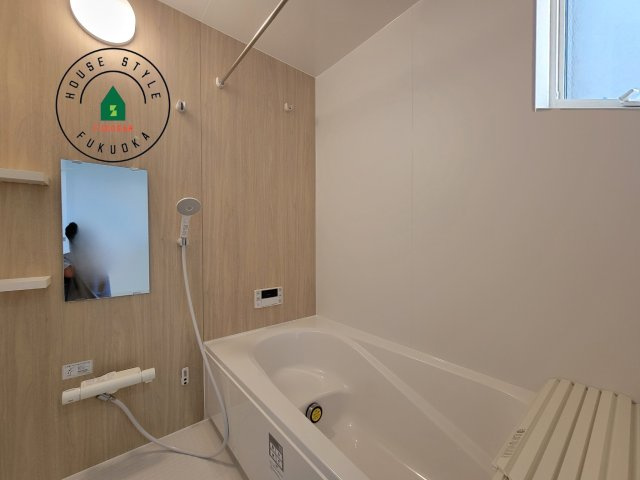 太宰府市青山1丁目第2-1棟(1号棟)の内観：施工例|1日の疲れを癒してくれる広々バスルーム。雨の日のお洗濯にも大活躍な浴室乾燥機付です！