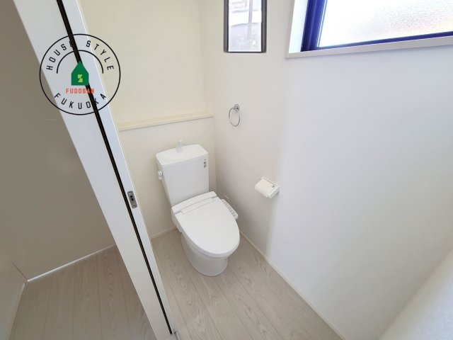 太宰府市青山1丁目第2-1棟(1号棟)の内観：施工例|温水洗浄便座を完備しております。2ヶ所にトイレがあるのは朝の慌ただしい時間も安心です。