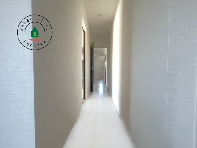 太宰府市青山1丁目第2-1棟(1号棟)の内観：施工例|階段からも明るい光が入ります。採光や通風も階段の重要な役割です。