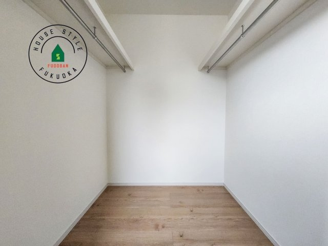 太宰府市青山1丁目第2-1棟(1号棟)の内観：施工例|洋服や大きな荷物が多い方や人数の多いご家族などは、一般的なクローゼットよりもウォークインクローゼットのほうが使い勝手が良いです。