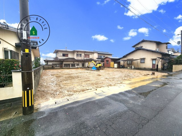 太宰府市青山1丁目第2-1棟(1号棟)の前面道路含む現地写真|見学の時間などお気軽にお問い合わせ下さい。