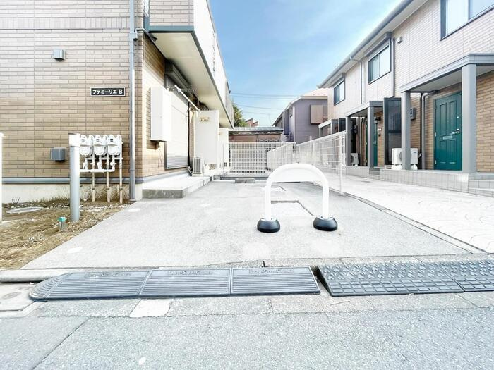 ファミーリエ　Ｂ・Ｃ　Ｃのエントランス