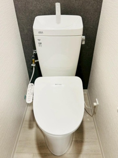 【トイレ】 | 尼崎市大庄北１丁目　中古戸建 | トイレには快適な温水洗浄便座付き