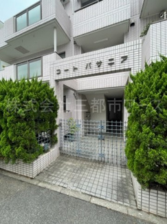 【エントランス】 | コートパサニア | コートパサニア　は三都市アース中延店へお任せください！　ご内覧可能なお部屋は物件現地お待ち合わせご案内可能です！