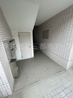 【ロビー】 | コートパサニア | コートパサニア　は三都市アース中延店へお任せください！　ご内覧可能なお部屋は物件現地お待ち合わせご案内可能です！