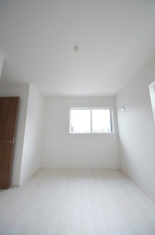 坪井一丁目の洋室|全居室収納スペース有、お部屋が広く綺麗に使えます