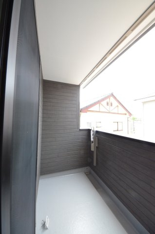 平良二丁目のバルコニー|バルコニーは屋根があるので急な雨でも安心です