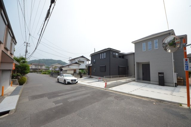 平良二丁目の前面道路含む現地写真|前面道路は交通量が少なく駐車楽々です