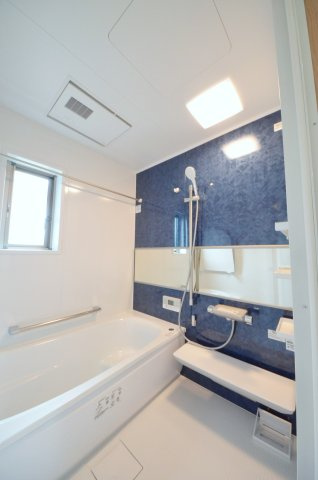 清水ヶ丘の浴室|人気の換気乾燥暖房機付き。１坪タイプの大きなバスルームなので足を伸ばしてゆっくり湯船につかることができます