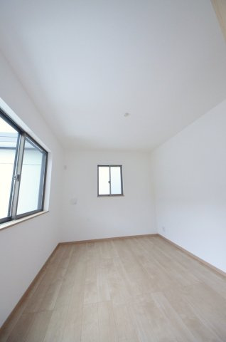 清水ヶ丘の洋室|全居室収納スペース有、お部屋が広く綺麗に使えます