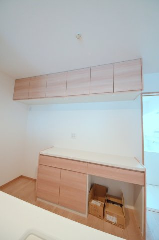 清水ヶ丘の収納|大容量のカップボードが標準装備！キッチン周りの収納スペースもしっかり確保されています。