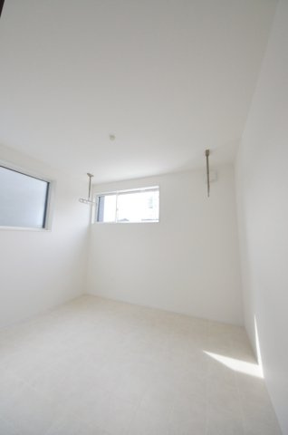 長楽寺一丁目の洋室|虫や花粉から洗濯物を守るサンルーム