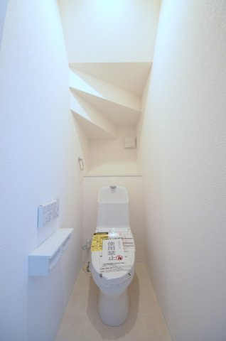 長楽寺一丁目のトイレ|1階トイレ。勿論ウォシュレット付です。