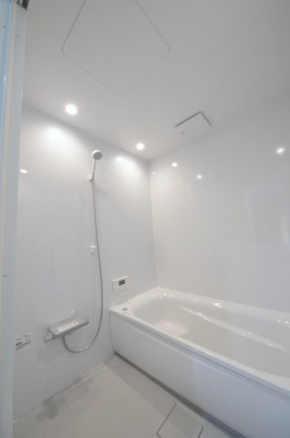 長楽寺一丁目の浴室|１坪タイプの大きなバスルーム。足を伸ばしてゆっくり湯船につかることができます