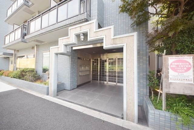 ブルービラ吉原のエントランス