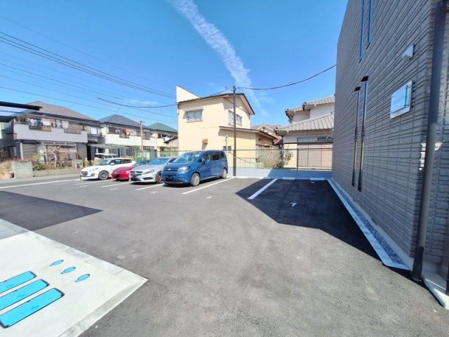 メゾンユイットの駐車場