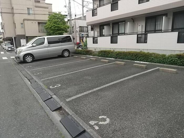メイプルの駐車場